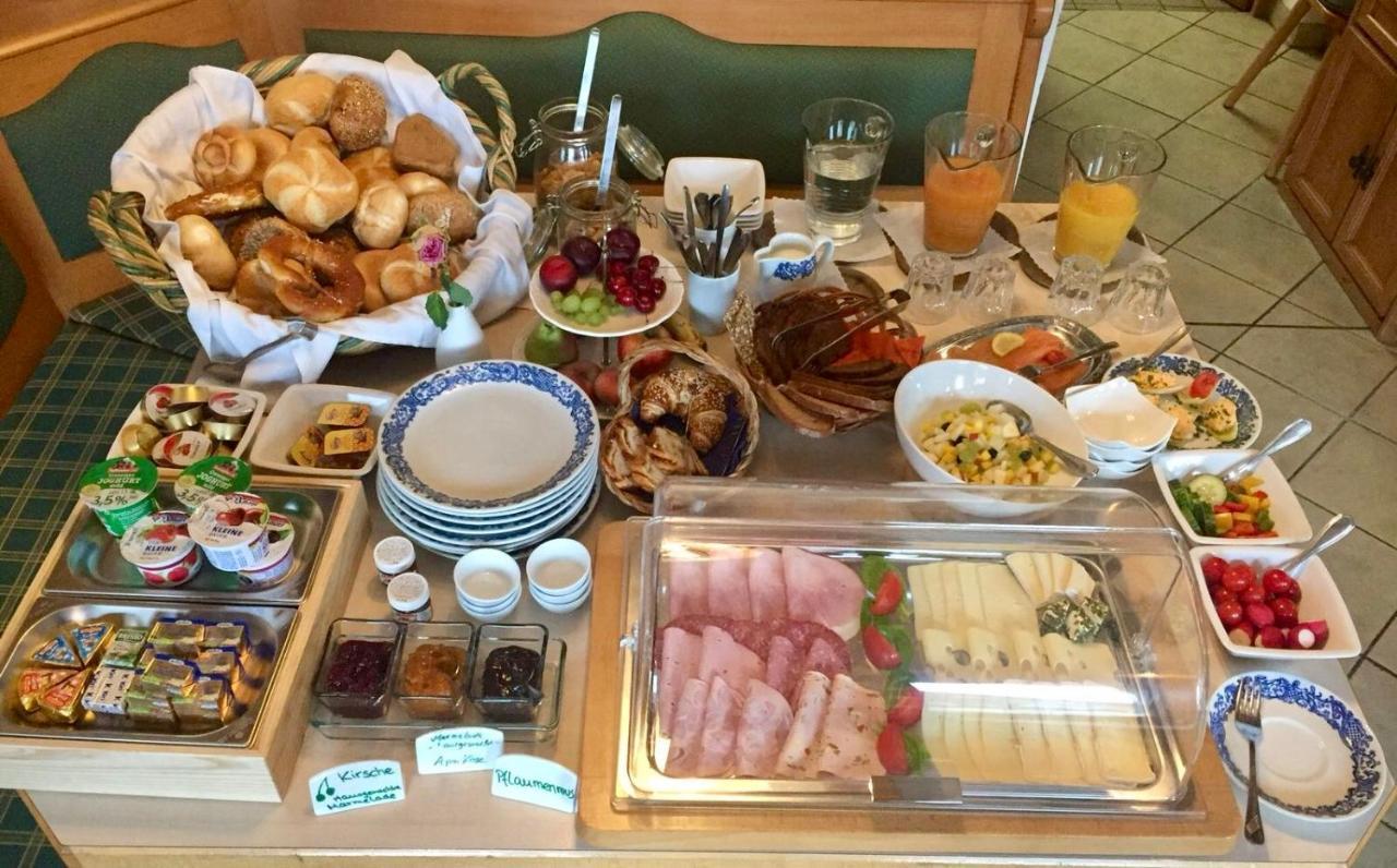 Fruehstueckspension Gaestehaus Zum Weissen Roessl Wallgau Dış mekan fotoğraf