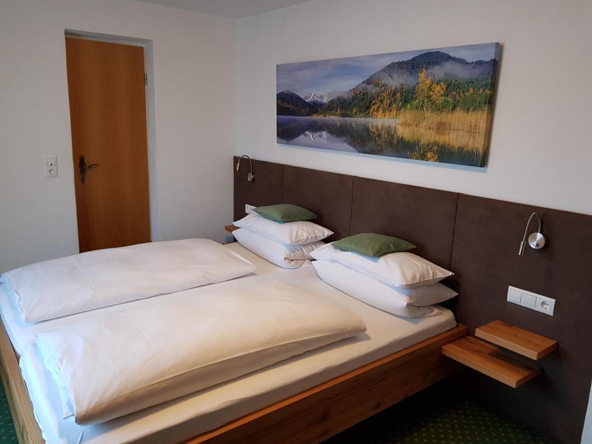 Fruehstueckspension Gaestehaus Zum Weissen Roessl Wallgau Dış mekan fotoğraf