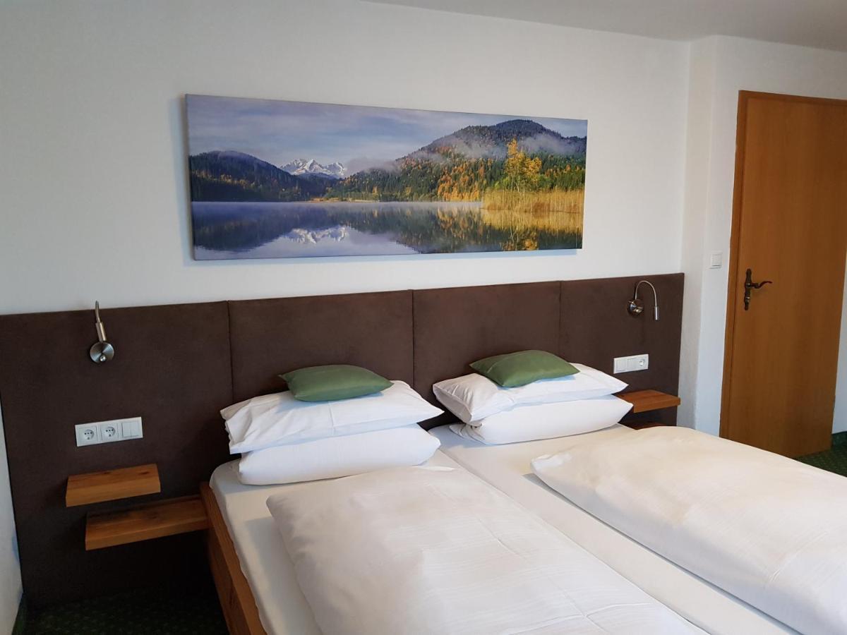 Fruehstueckspension Gaestehaus Zum Weissen Roessl Wallgau Dış mekan fotoğraf