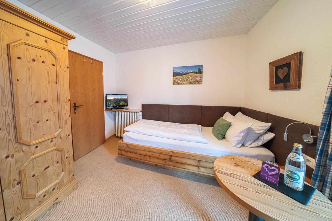 Fruehstueckspension Gaestehaus Zum Weissen Roessl Wallgau Dış mekan fotoğraf