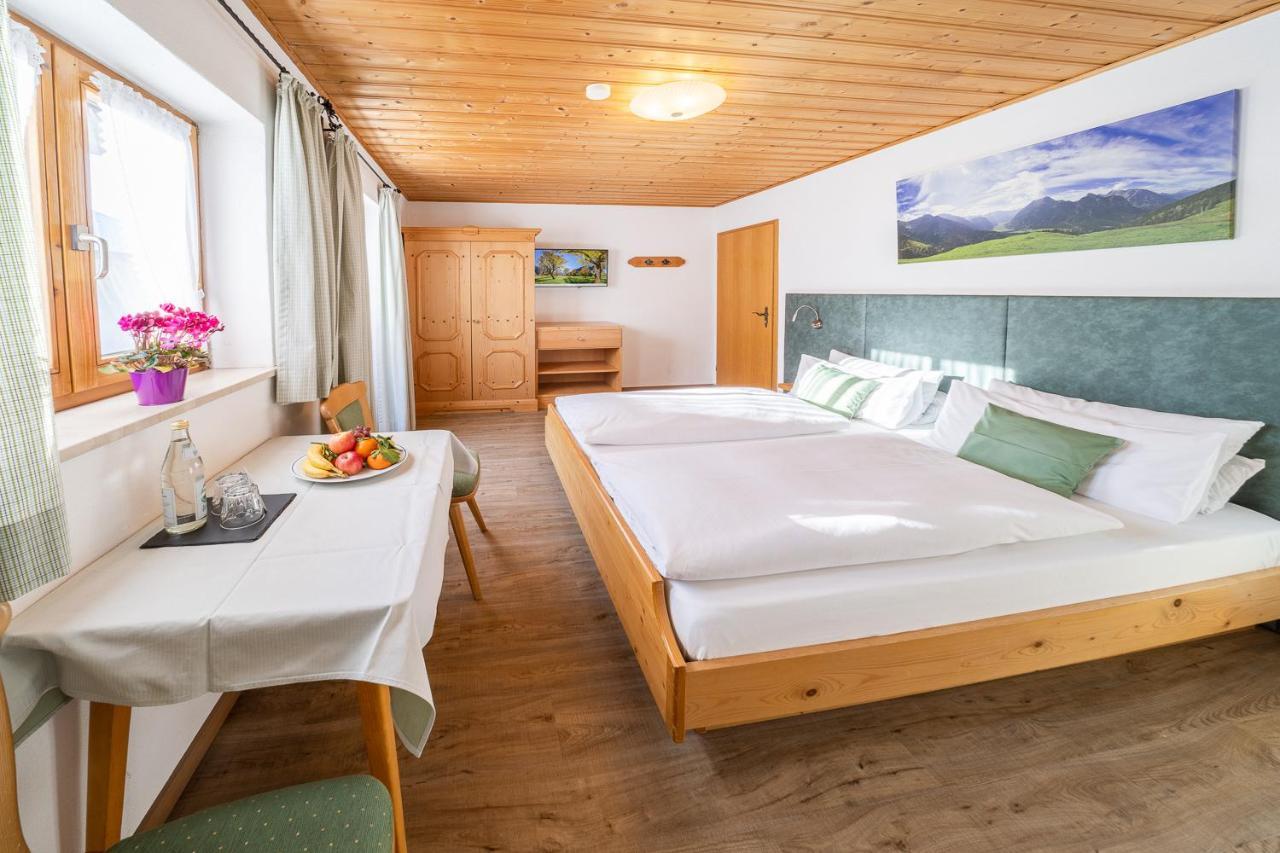 Fruehstueckspension Gaestehaus Zum Weissen Roessl Wallgau Dış mekan fotoğraf