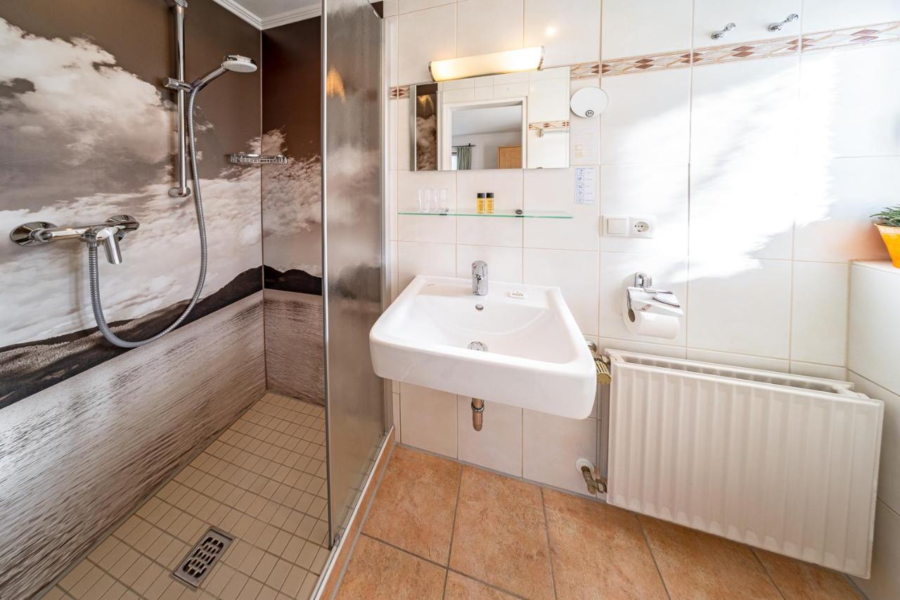 Fruehstueckspension Gaestehaus Zum Weissen Roessl Wallgau Dış mekan fotoğraf