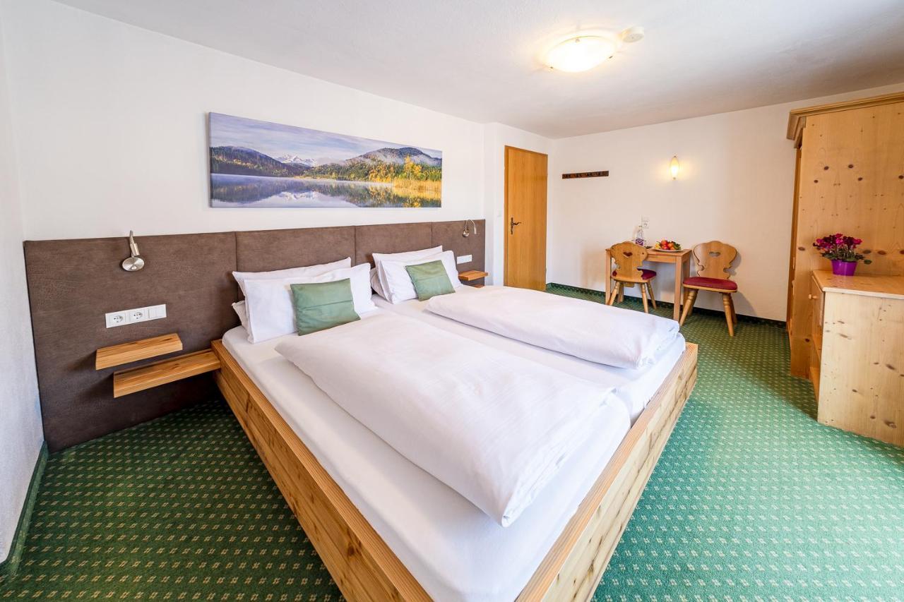 Fruehstueckspension Gaestehaus Zum Weissen Roessl Wallgau Dış mekan fotoğraf