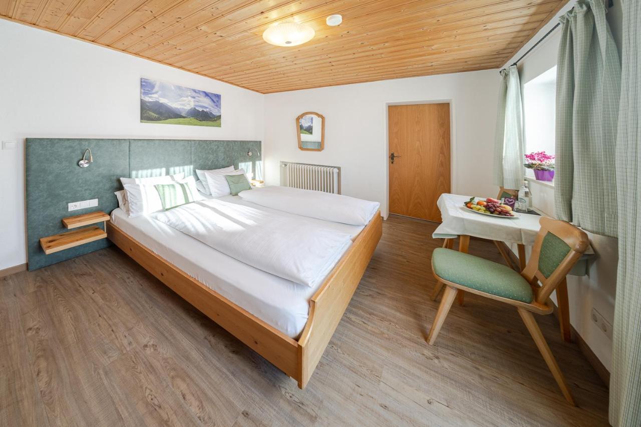 Fruehstueckspension Gaestehaus Zum Weissen Roessl Wallgau Dış mekan fotoğraf