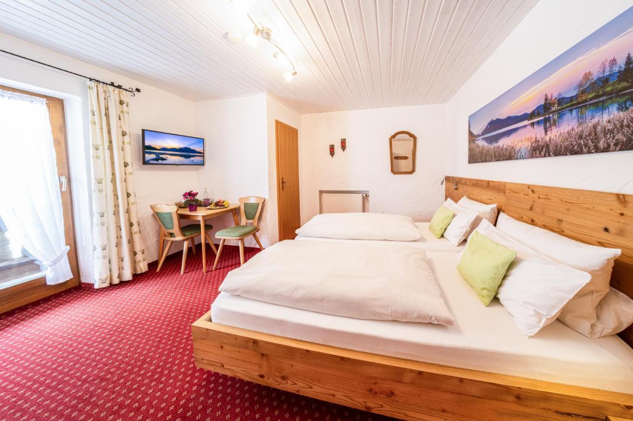 Fruehstueckspension Gaestehaus Zum Weissen Roessl Wallgau Dış mekan fotoğraf