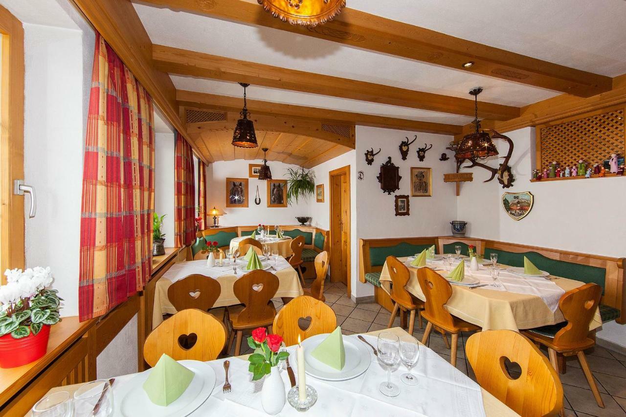 Fruehstueckspension Gaestehaus Zum Weissen Roessl Wallgau Dış mekan fotoğraf