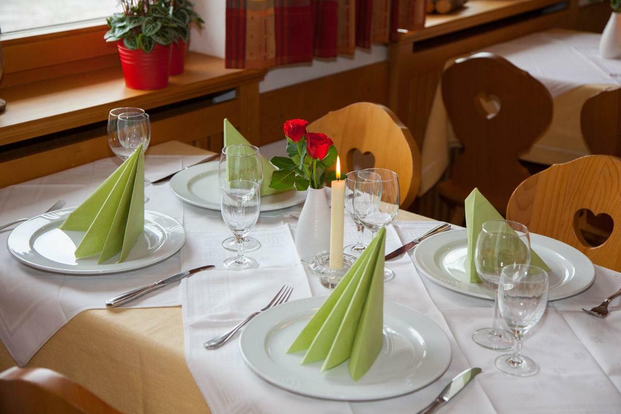 Fruehstueckspension Gaestehaus Zum Weissen Roessl Wallgau Dış mekan fotoğraf