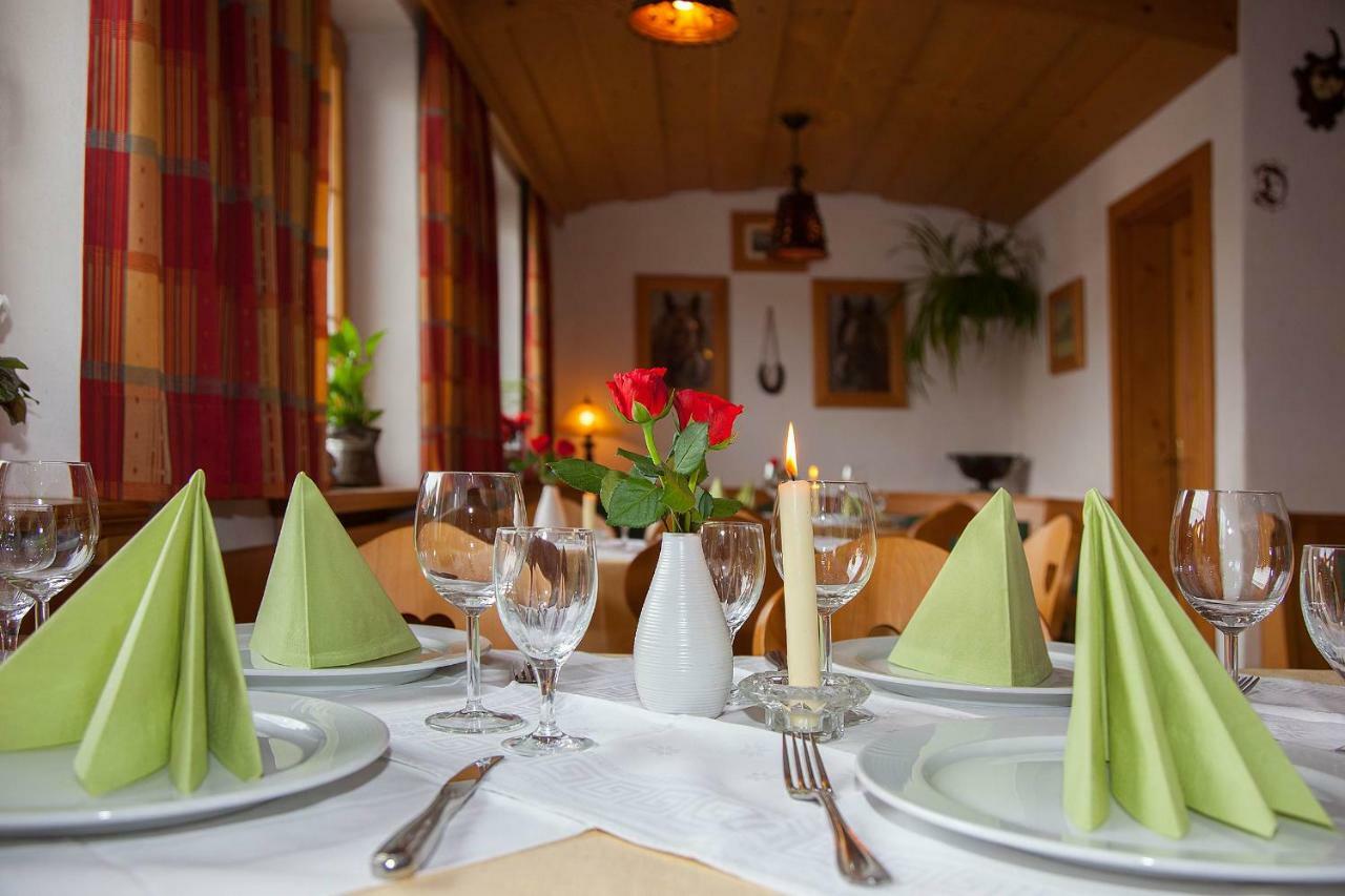 Fruehstueckspension Gaestehaus Zum Weissen Roessl Wallgau Dış mekan fotoğraf