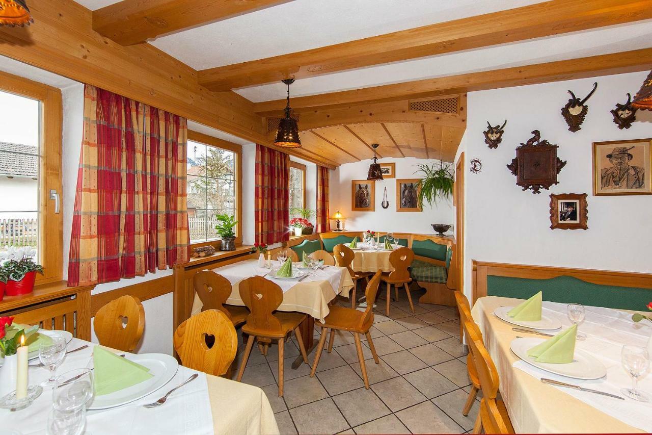 Fruehstueckspension Gaestehaus Zum Weissen Roessl Wallgau Dış mekan fotoğraf
