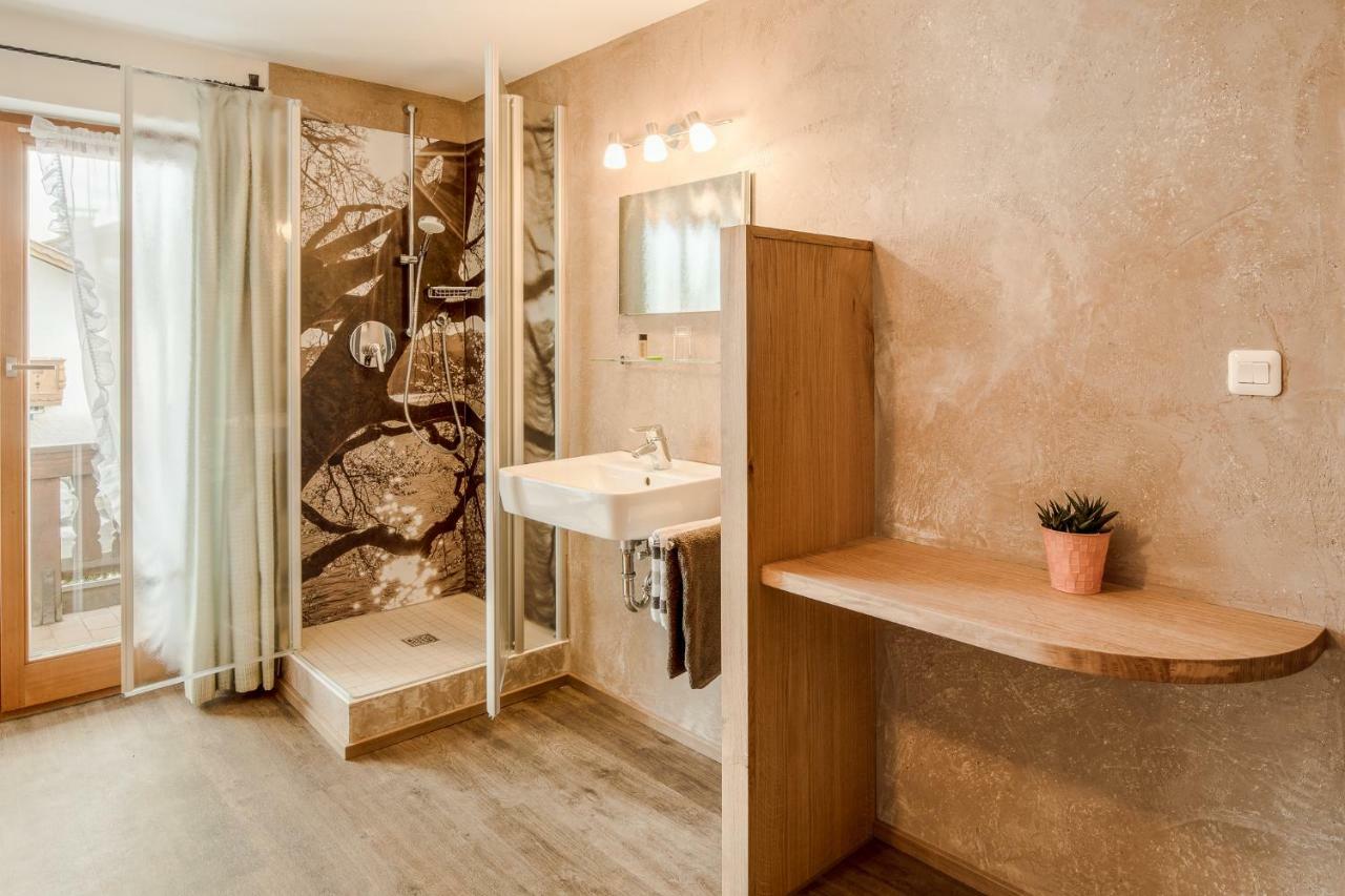 Fruehstueckspension Gaestehaus Zum Weissen Roessl Wallgau Dış mekan fotoğraf